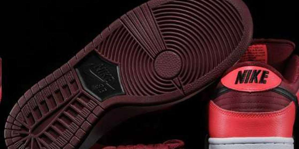 Powerful style: Nike Dunk Low SB Laser Crimson